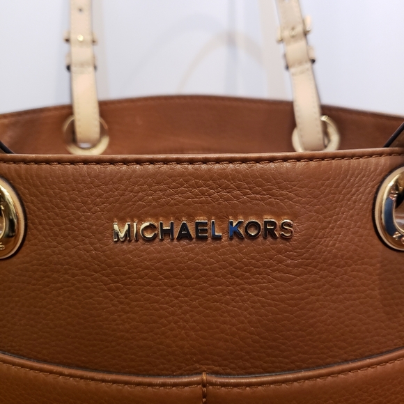 Michael Kors Bedford Leather Purse - Picture 10 of 12